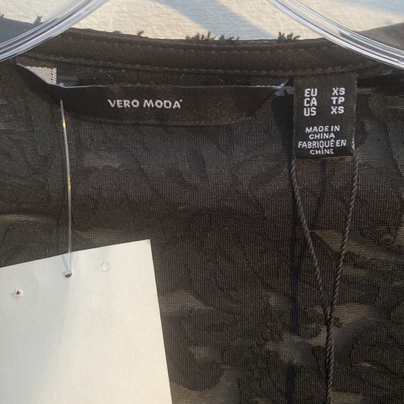 VERO MODA Women’s Lace Sweetheart Neckline Long Sleeve Crop Top Size XS - Picture 2 of 7